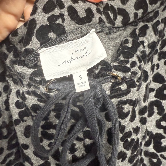 Soma WKND Leopard Print Velour Lounge Set Hoodie Pants Gray Black Size S - Picture 7 of 10